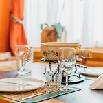 아파트 Charming 4 Bed Flat In *