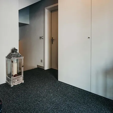 Charming 4 Bed Flat In アパート フリムス