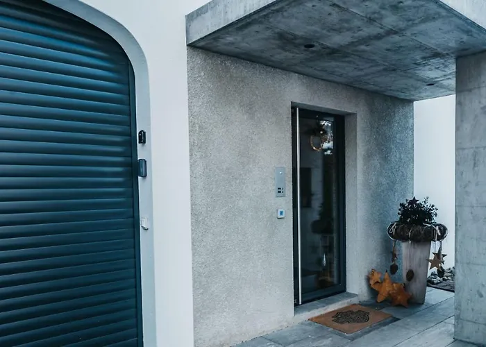 Charming 4 Bed Flat In * Flims