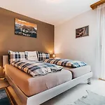 Charming 4 Bed Flat In Appartement Flims