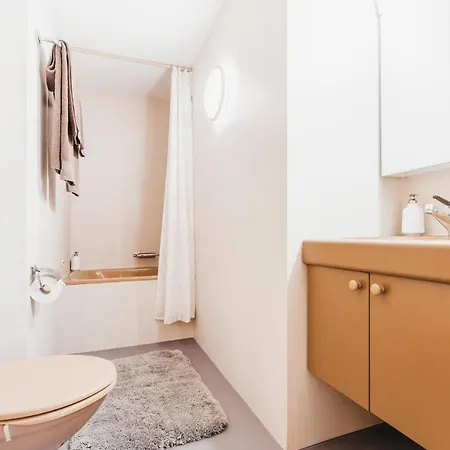 Апартаменты Charming 4 Bed Flat In Флимс